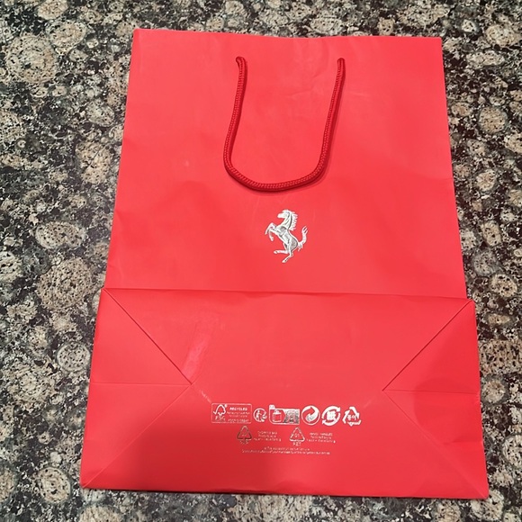 Ferrari Gift Bag - Picture 2 of 3